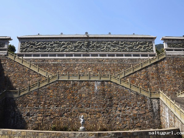 宁波：历史古镇富民强村之路
